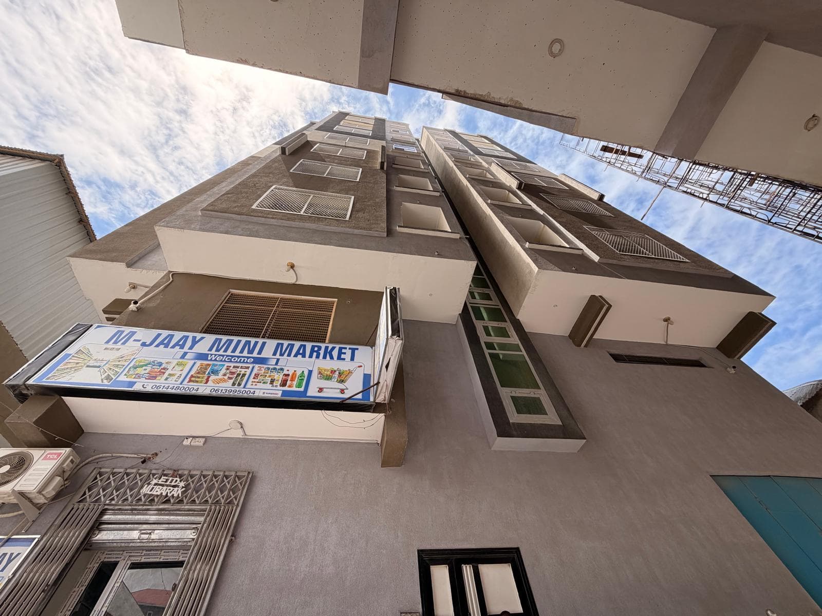 High-Rise Residential & Commercial Building for Sale – Jidka Mareexaan-Dahabshiil 3