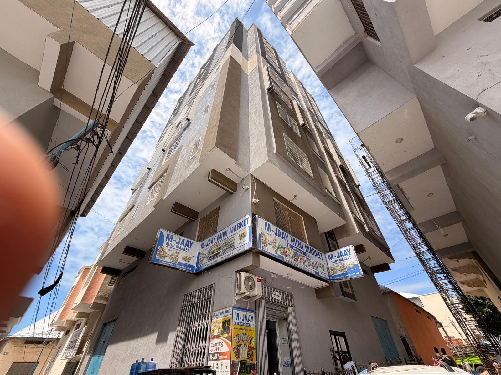 High-Rise Residential & Commercial Building for Sale – Jidka Mareexaan-Dahabshiil