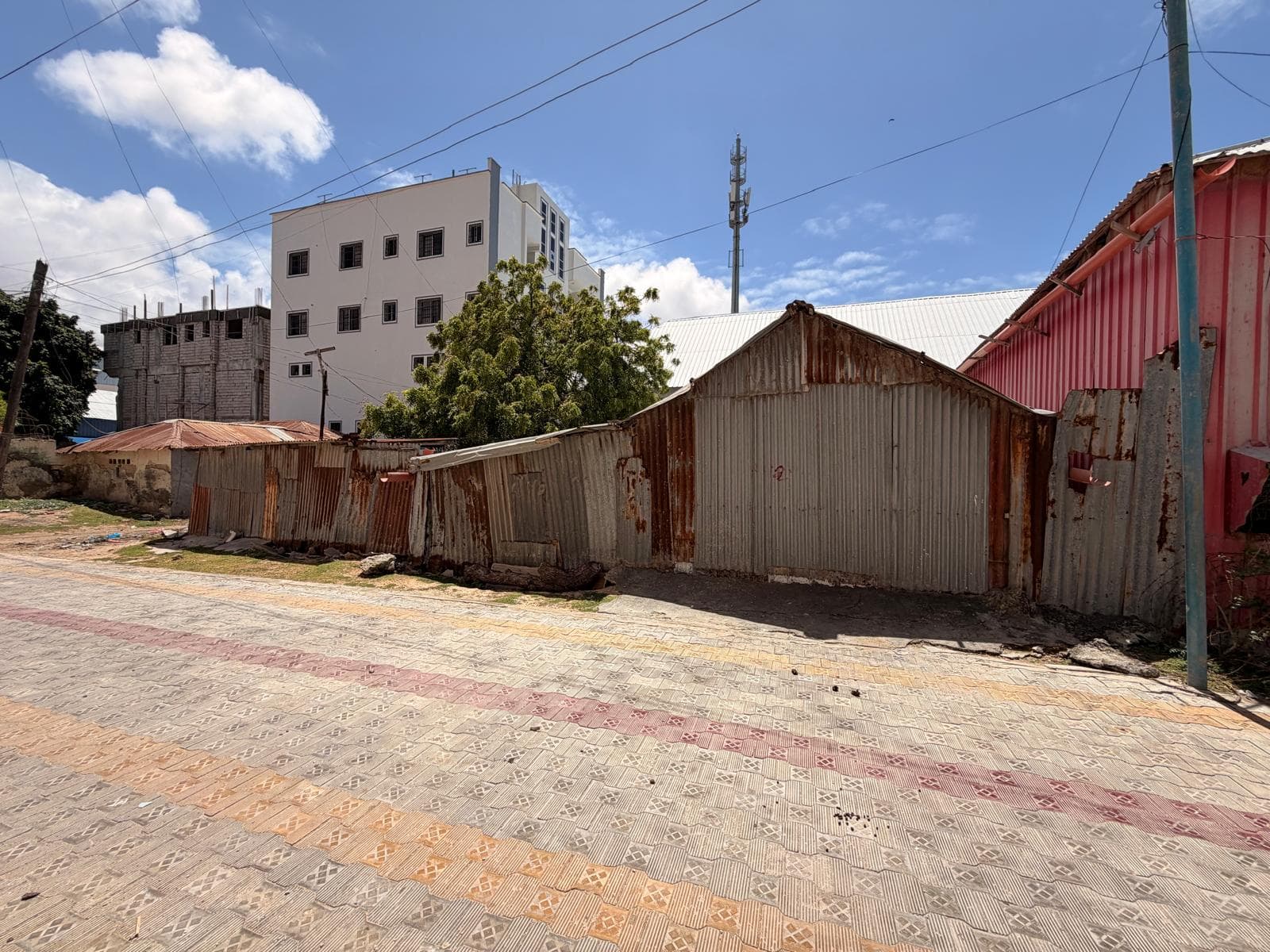 Residential Property for Sale – Behind Nationlink, Jidka Mareexaan