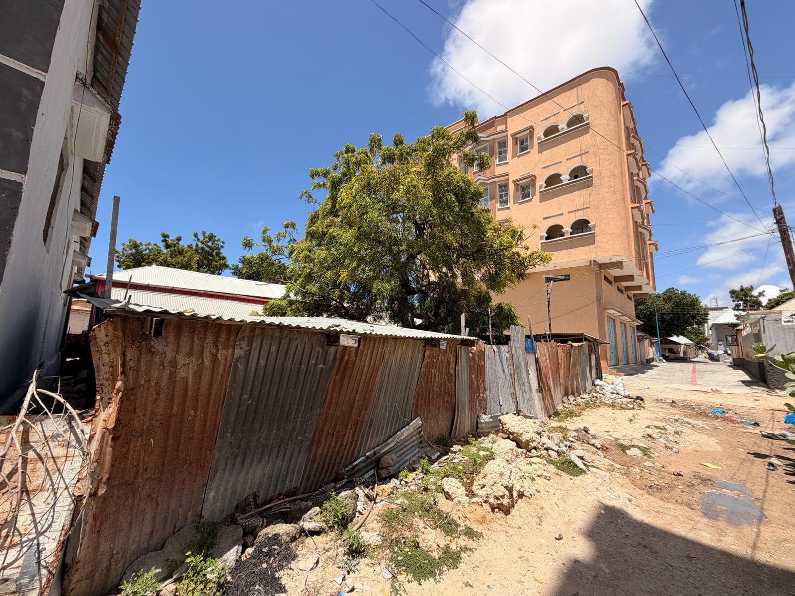 Residential Property for Sale – Behind Nationlink, Jidka Mareexaan 3