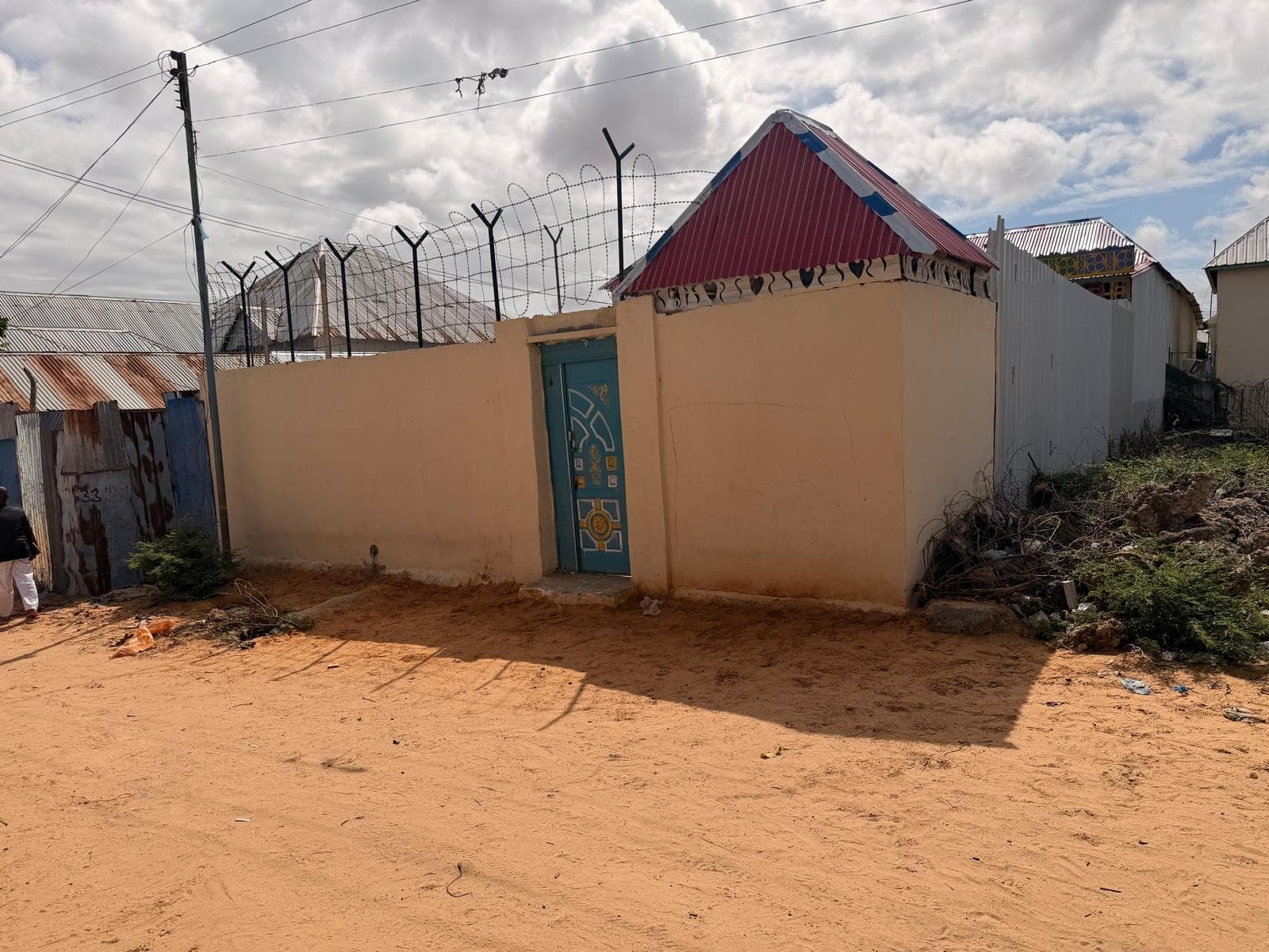 Recently Built Residential House for Sale โ Tabeelaha Sheikh Ibrahim, Garasbaaleey